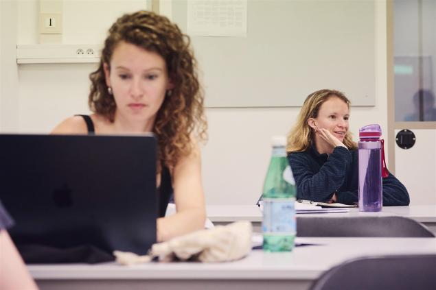 Étudiantes dans une école de français à Lyon