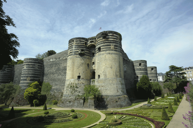 uco_chateau.gif uco_chateau.gif