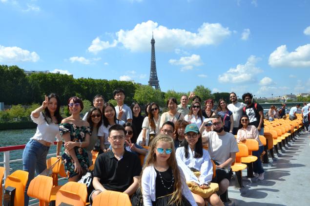 Bateau-mouche Bateau-mouche